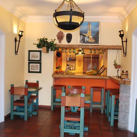 Hotel Vieja Cuba Quito Kültér fotó