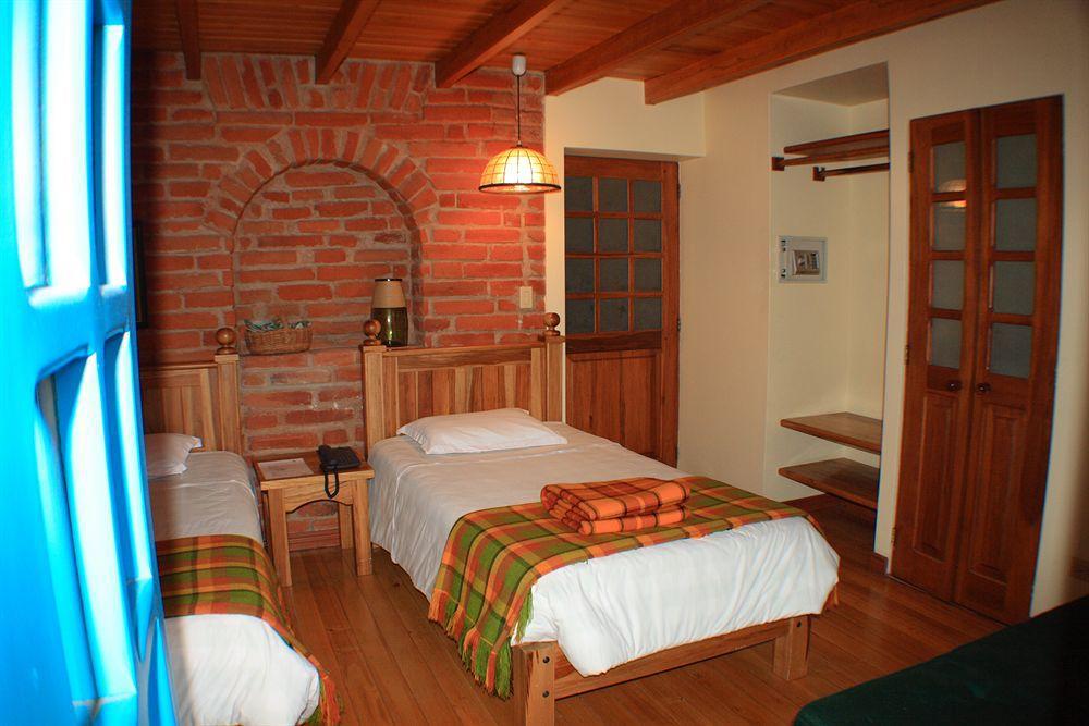 Hotel Vieja Cuba Quito Kültér fotó