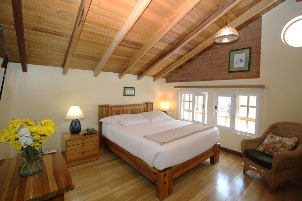 Hotel Vieja Cuba Quito Szoba fotó