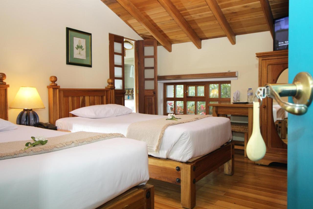 Hotel Vieja Cuba Quito Kültér fotó
