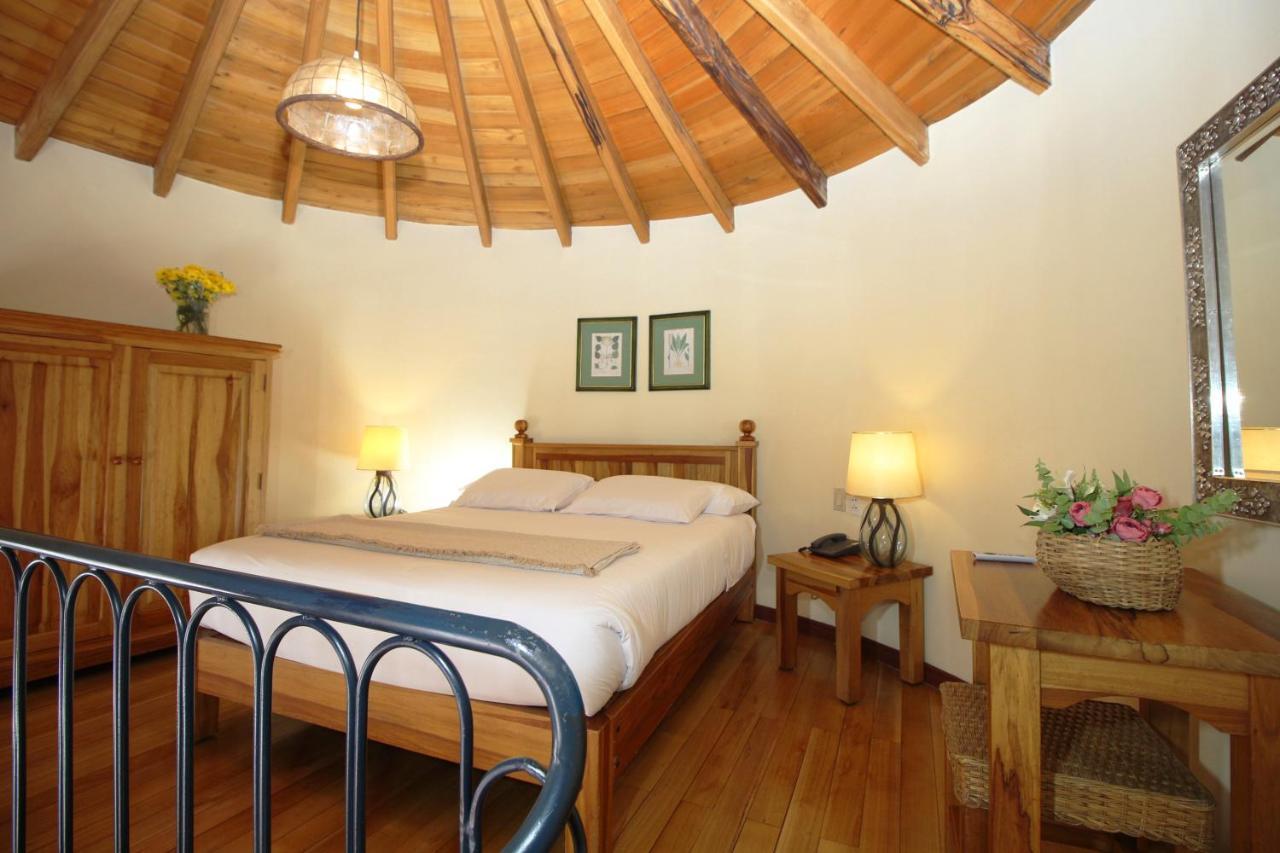 Hotel Vieja Cuba Quito Kültér fotó