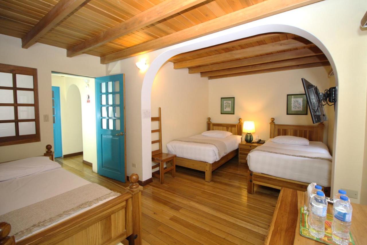 Hotel Vieja Cuba Quito Kültér fotó