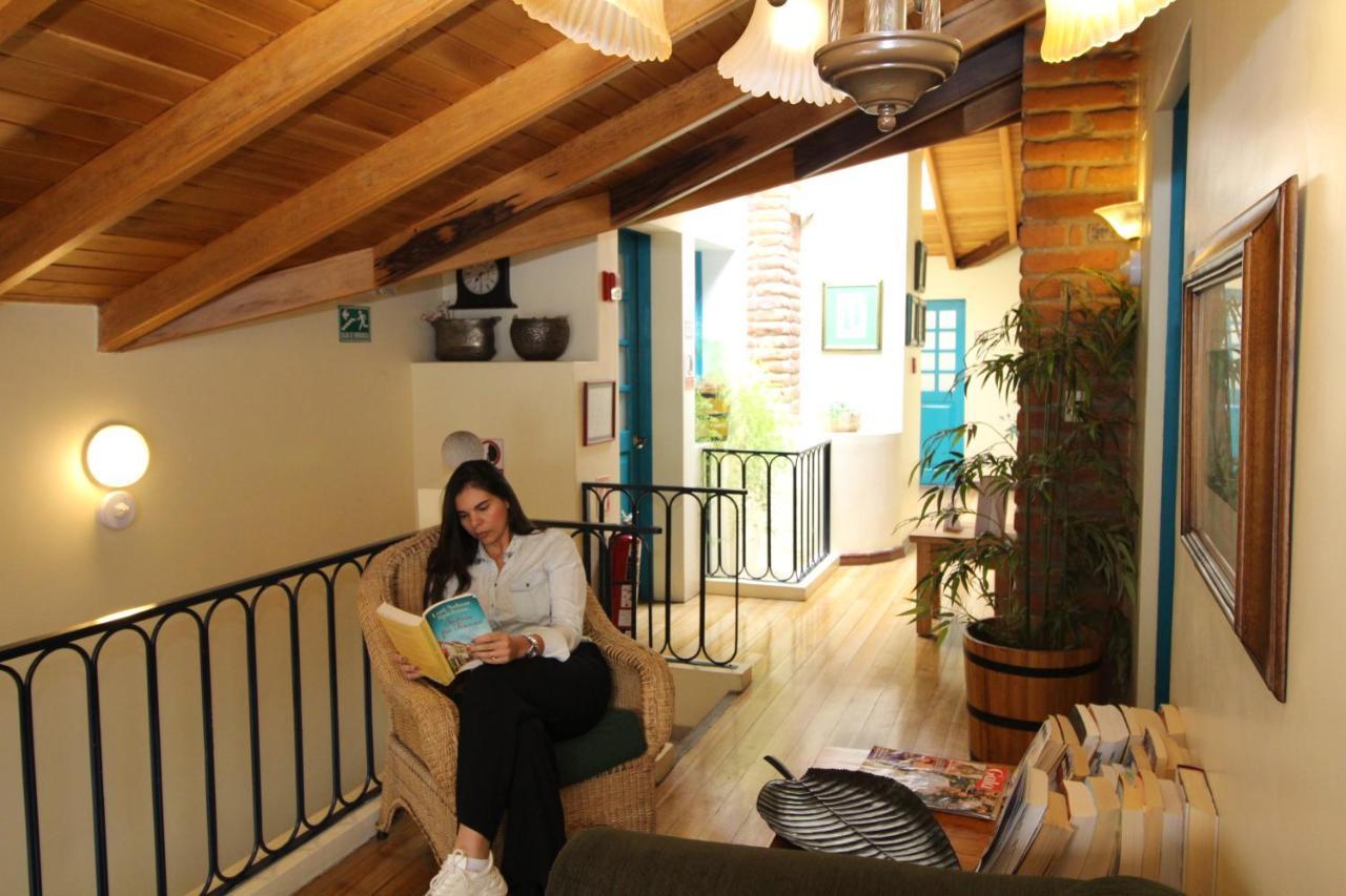 Hotel Vieja Cuba Quito Kültér fotó