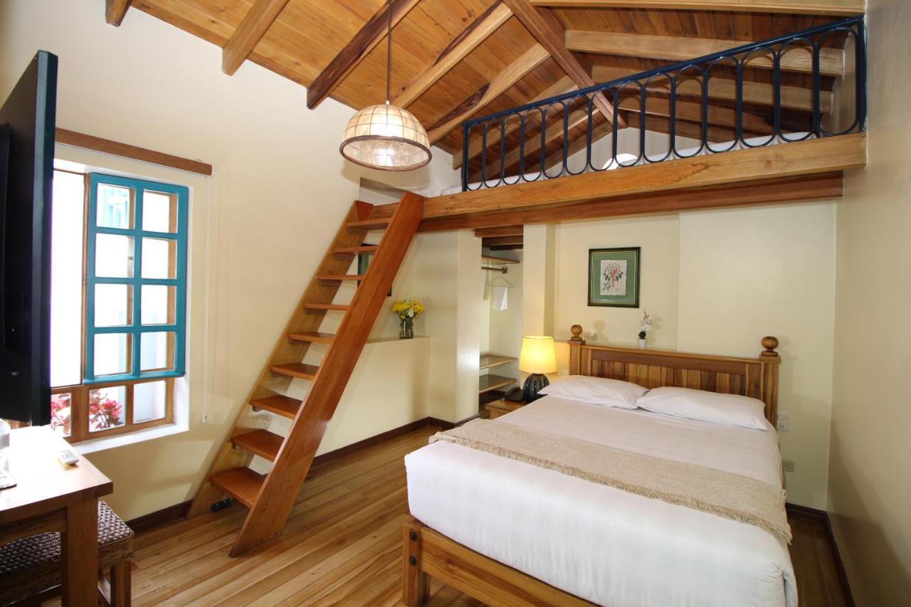 Hotel Vieja Cuba Quito Kültér fotó