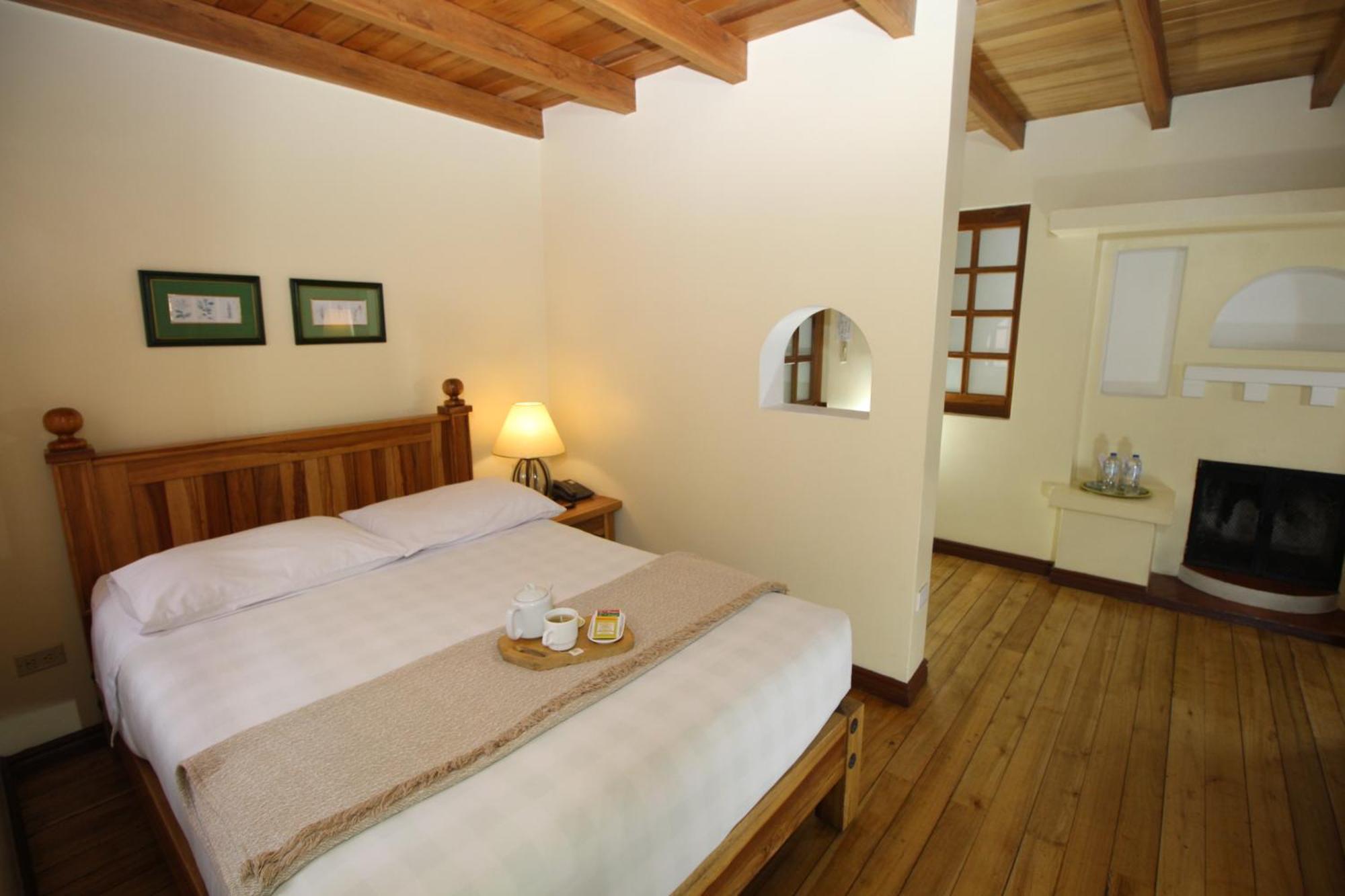 Hotel Vieja Cuba Quito Kültér fotó