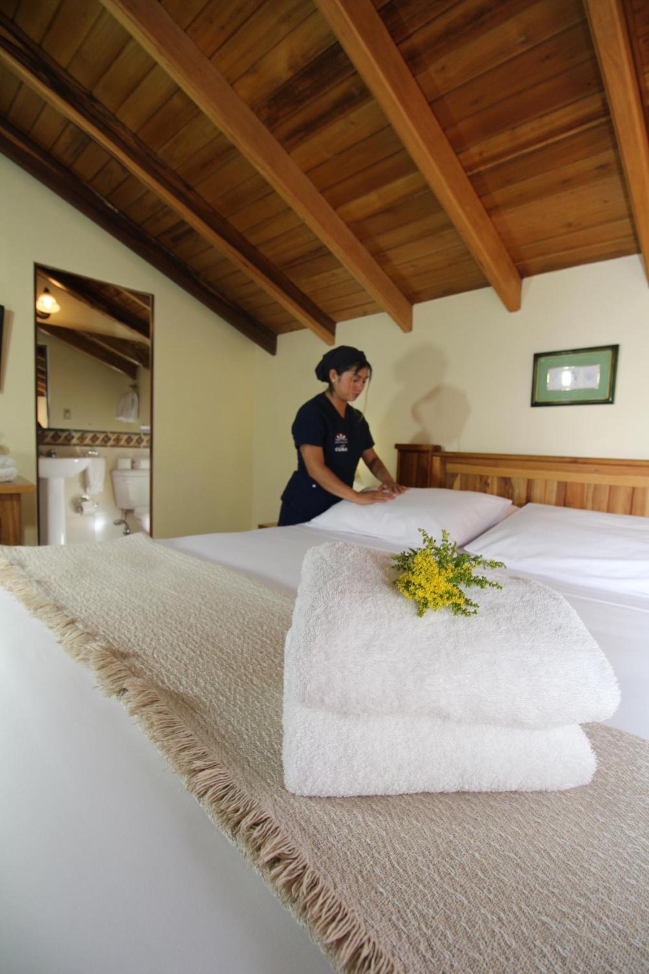 Hotel Vieja Cuba Quito Kültér fotó