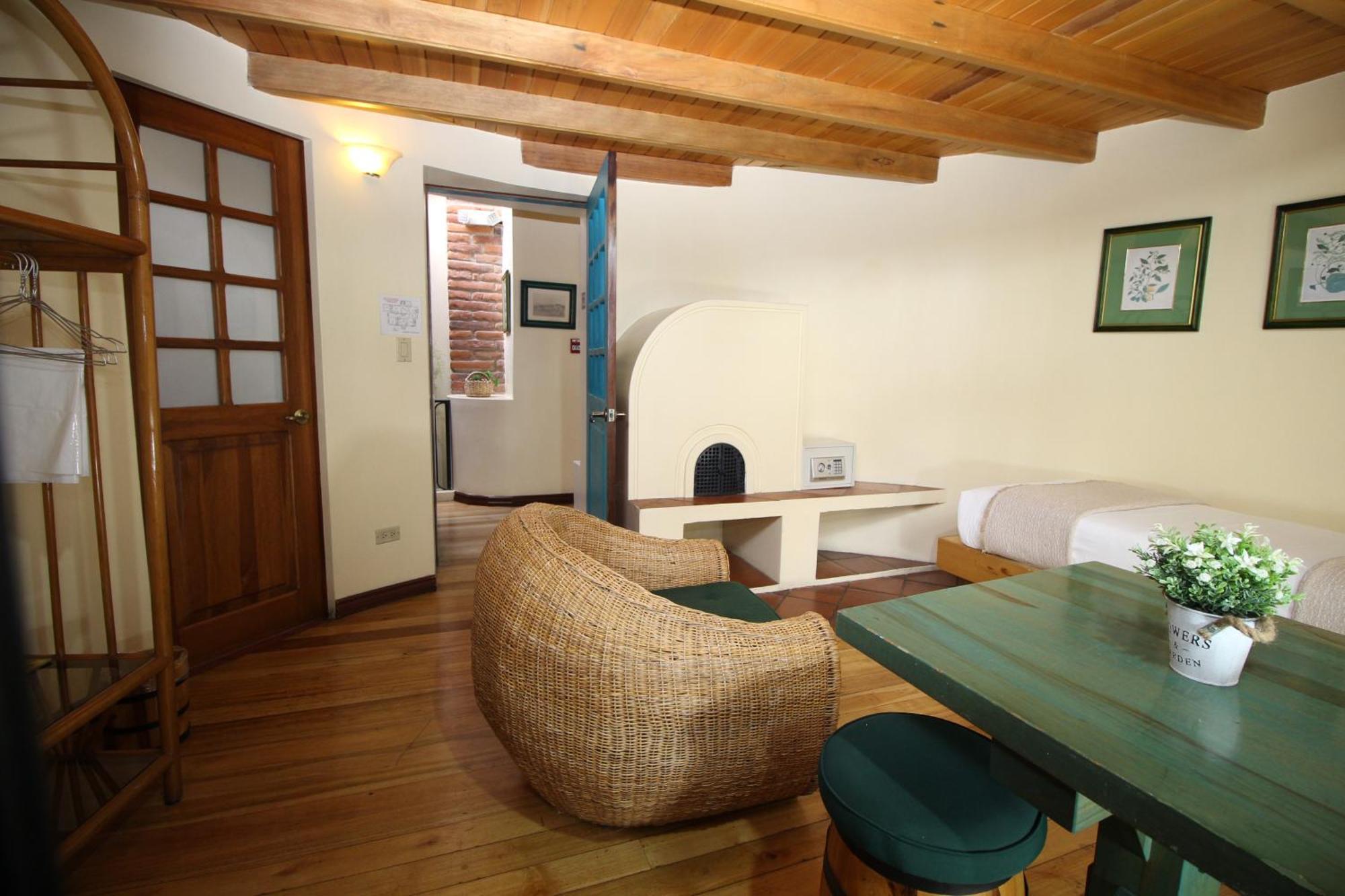 Hotel Vieja Cuba Quito Kültér fotó