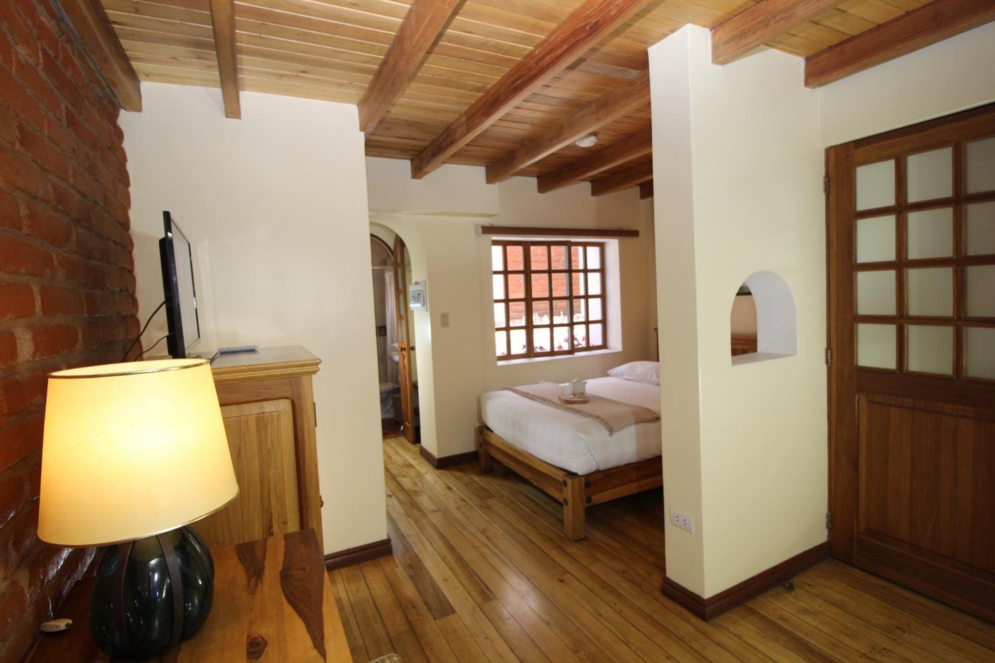 Hotel Vieja Cuba Quito Kültér fotó