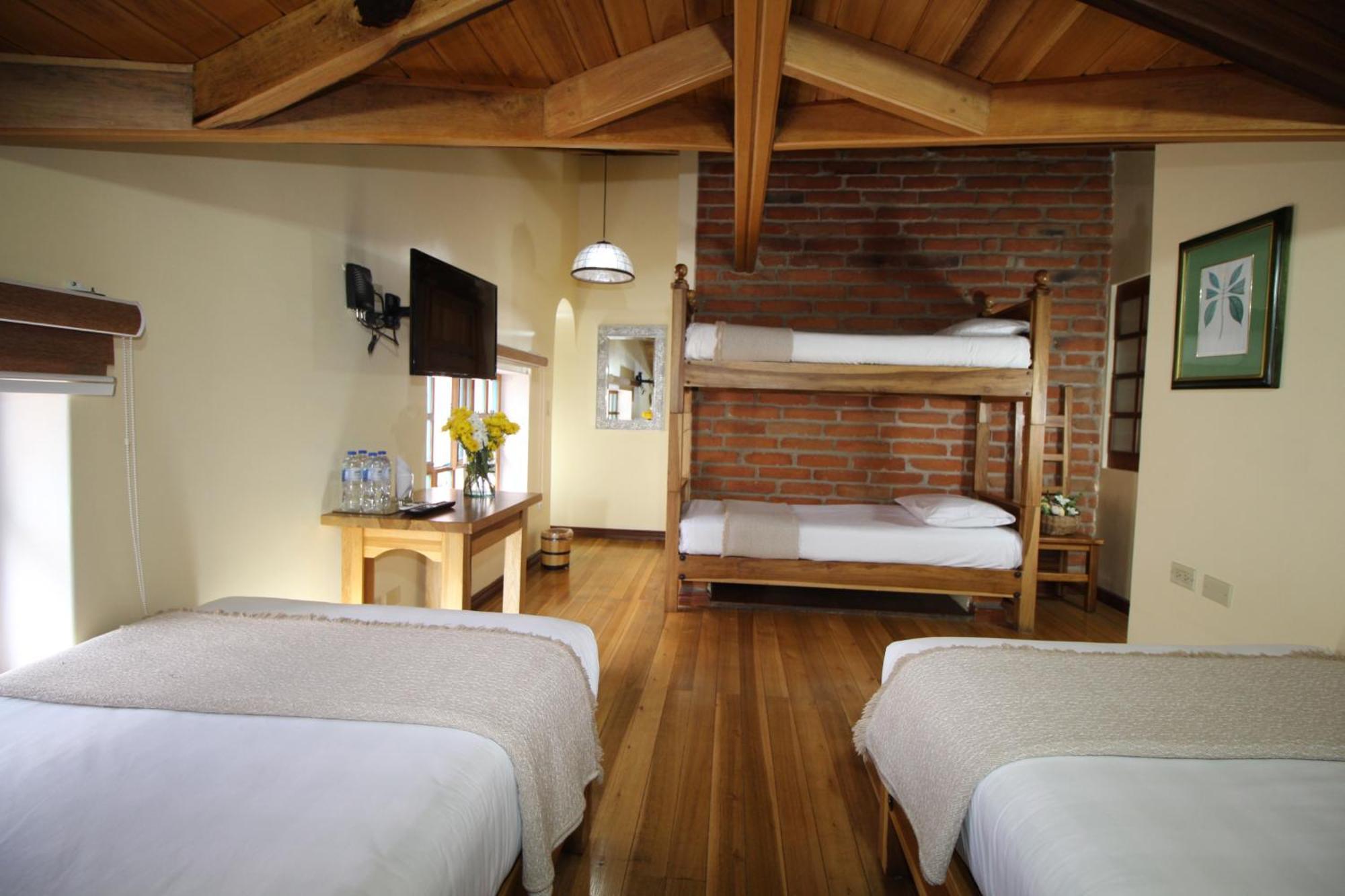 Hotel Vieja Cuba Quito Kültér fotó