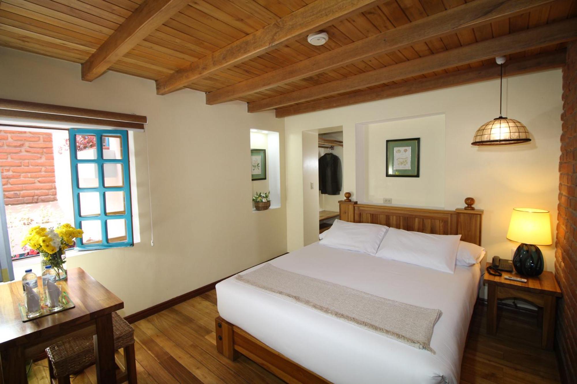 Hotel Vieja Cuba Quito Kültér fotó