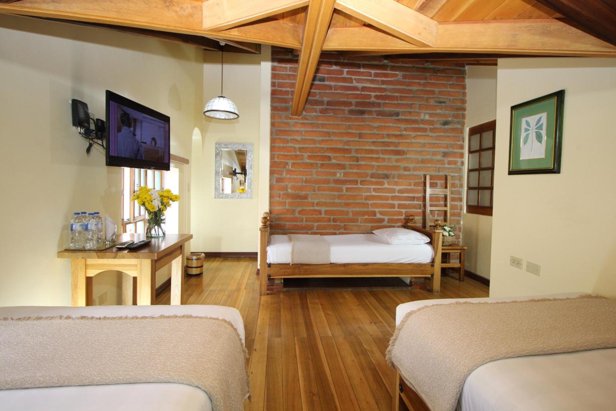 Hotel Vieja Cuba Quito Kültér fotó