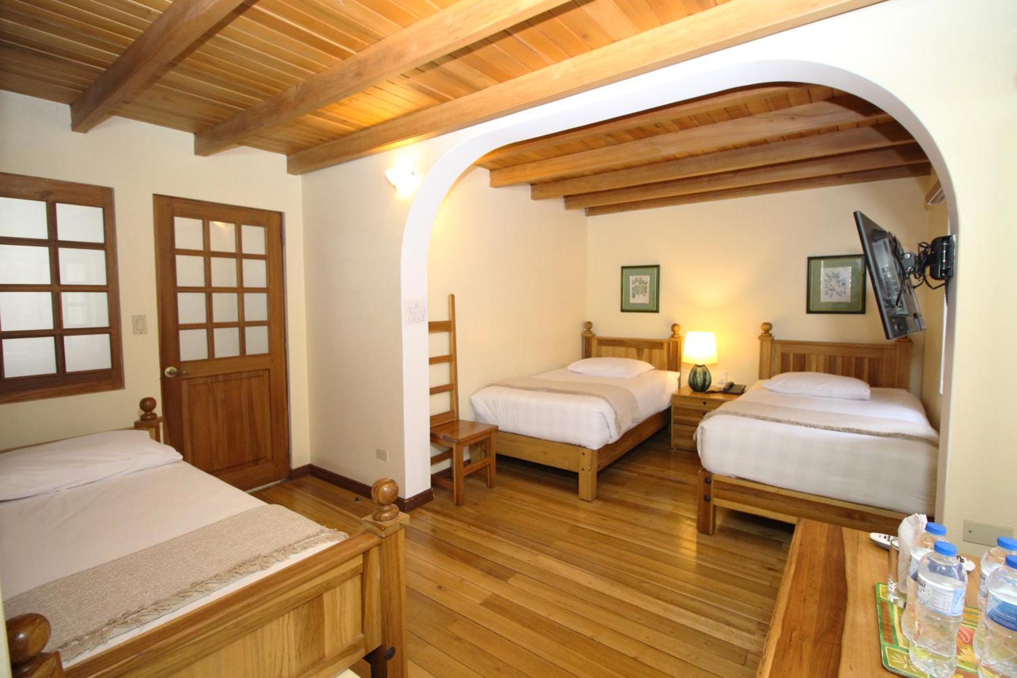 Hotel Vieja Cuba Quito Kültér fotó
