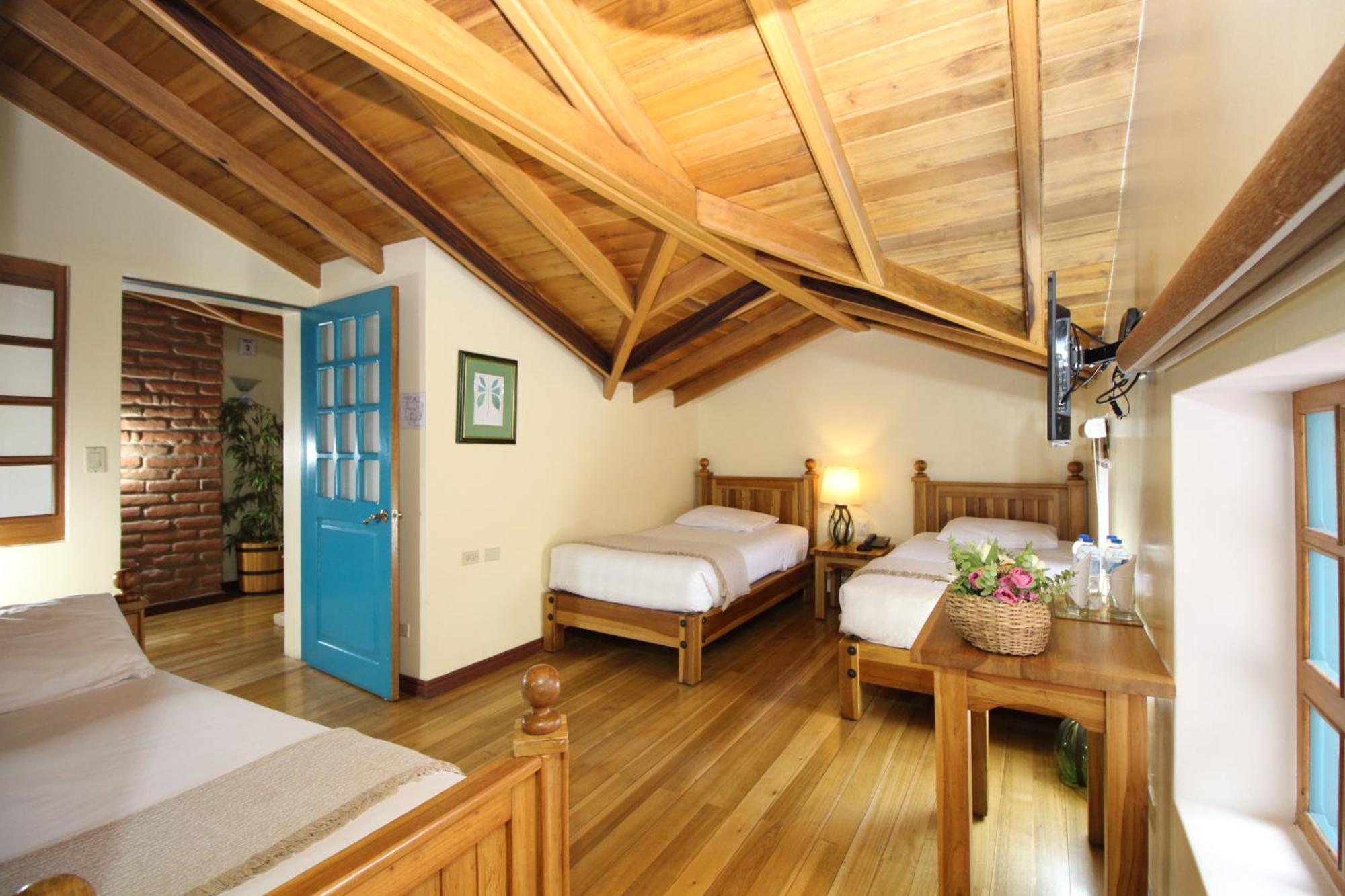 Hotel Vieja Cuba Quito Kültér fotó