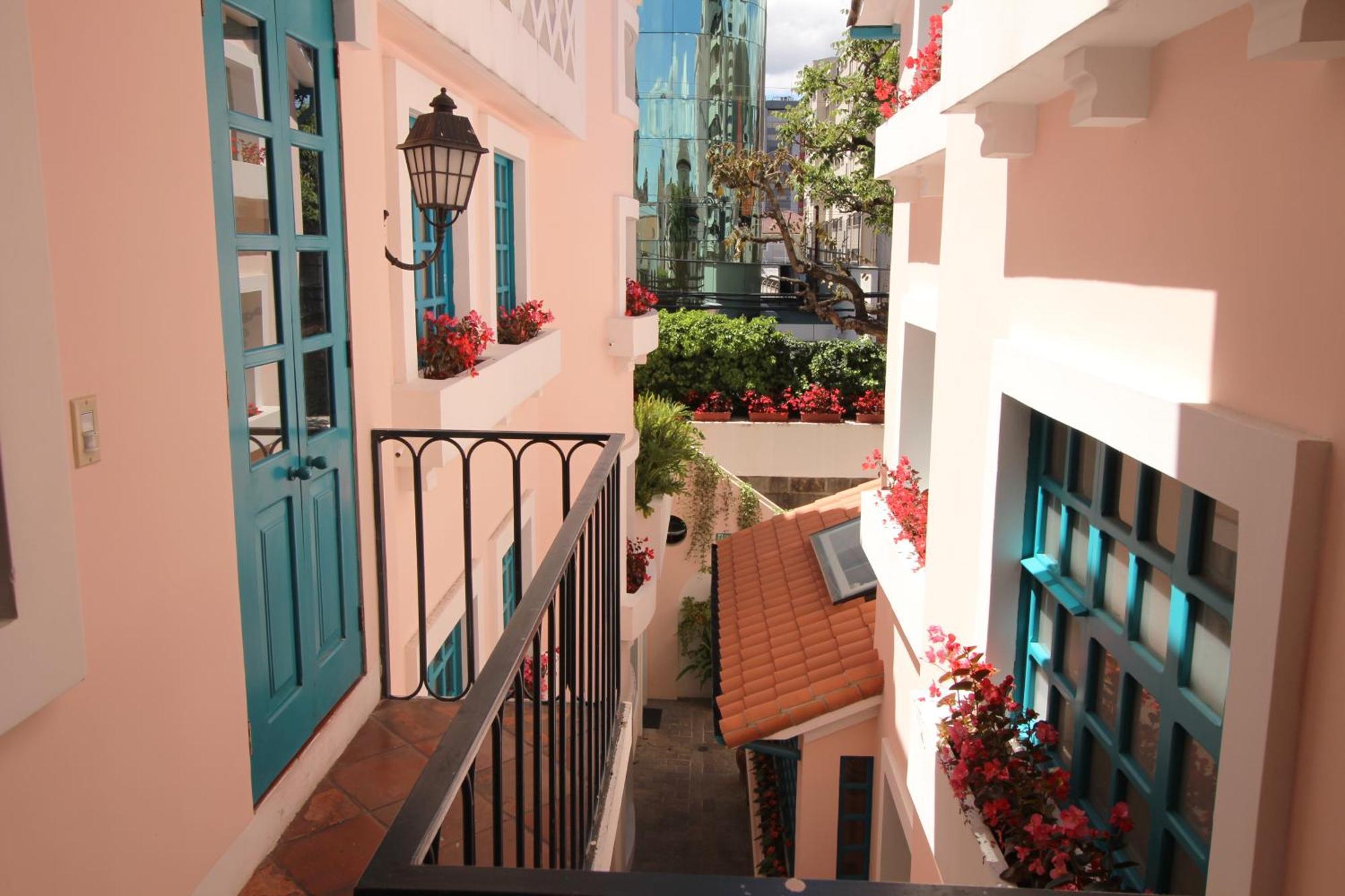 Hotel Vieja Cuba Quito Kültér fotó