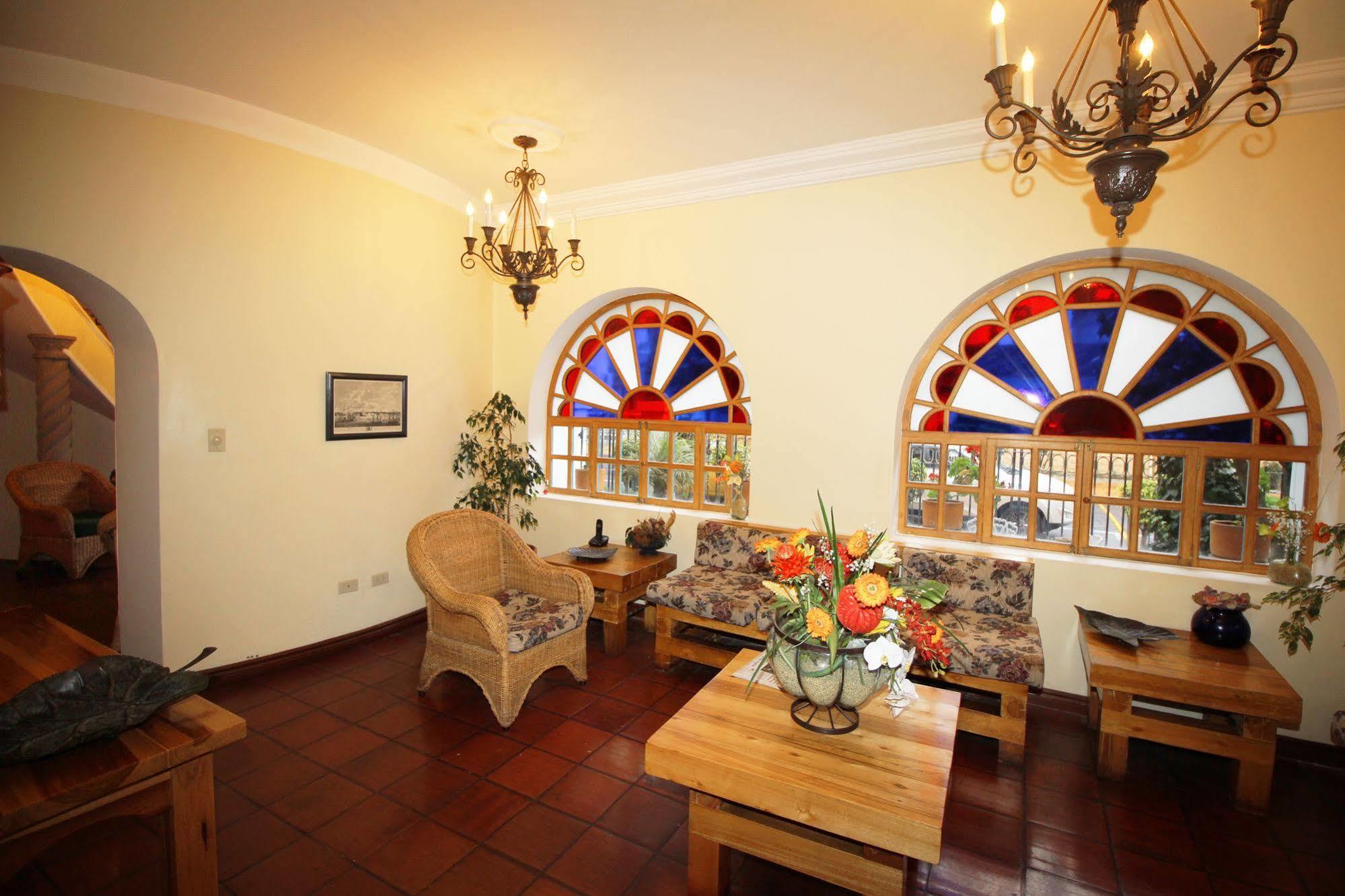 Hotel Vieja Cuba Quito Kültér fotó